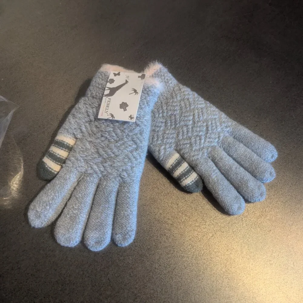 NEW Fenely Fur-lined Knit Gloves Gray and Cream